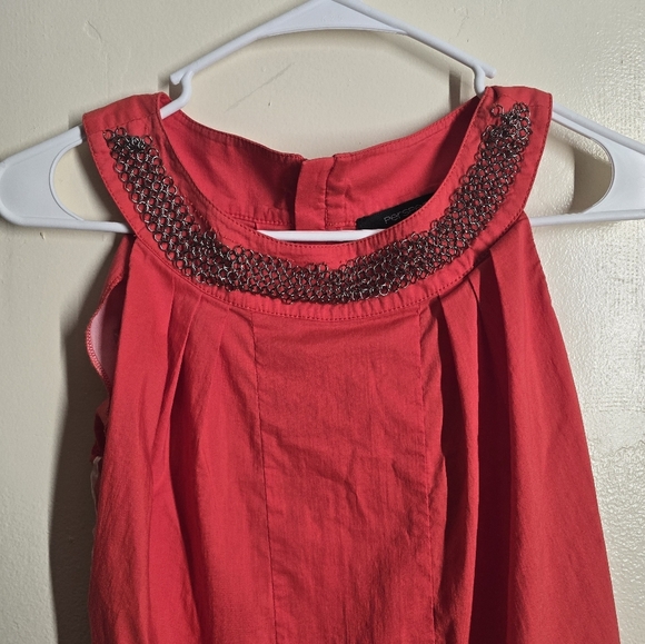 Elegant Red Sleeveless Dress - Picture 4 of 6